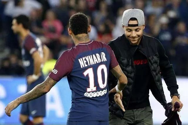 让他在视线 让他在视线